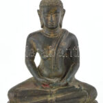 Jelzés nélkül: Buddha. Öntött, patinázott bronz, korának megfelelő állapotban, m: 17 cm