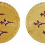 Svájc 2014. 'Schweizer Militargeschichte / Schweizer kunstflugstaffel' aranyozott Cu emlékérem multicolor rátéttel kapszulában (2x) (40mm) T:PP Switzerland 2014. 'Schweizer Militargeschichte / Schweizer kunstflugstaffel' gold plated Cu