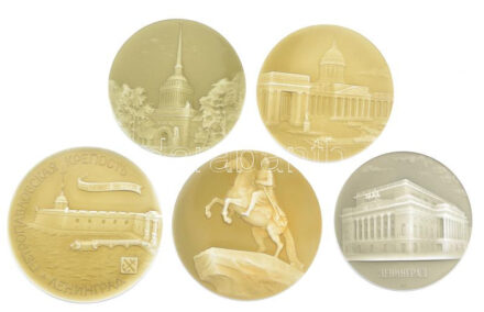 Szovjetunió DN Leningrád történelmi emlékei 5 db lakkozott aluminium emlékérem. 56-61 mm T:1,1- / Soviet Union ND Leningrad historical monuments 5 commemorative coins with lacquer 56-61 mm C: UNC, AU
