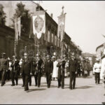 cca 1938 Rendőrök és lovas csendőrök egy körmeneten, 3 db fotónegatív, 6×9 cm - Image 2
