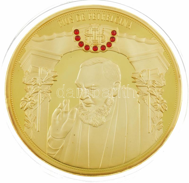 Vatikán DN 'Pius de Petrelcina / Nostra est deus spes' aranyozott Cu emlékérem Swarowski kristállyal kapszulában (70mm) T:PP Vatican ND 'Pius de Petrelcina / Nostra est deus spes' gold plated Cu commemorative medallion with Swarowski crystal