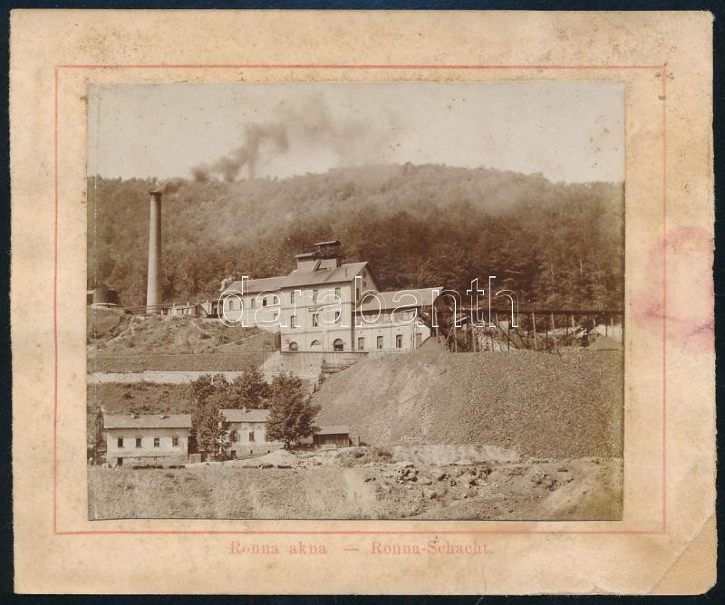 cca 1900 Ronna akna, feliratozott, kartonra kasírozott fotó, 7×8,5 cm