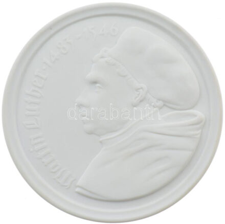 NDK 1983. 'AZ NDK 1983-as Martin Luther kitüntetése - Az NDK fővárosa, Berlin Állami Múzeuma' meisseni porcelán plakett (101mm) T:1- GDR 1983. 'Martin Luther Ehrung 1983 der Deutschen Demokratischen Republik- Staatliche Museen zu Berlin