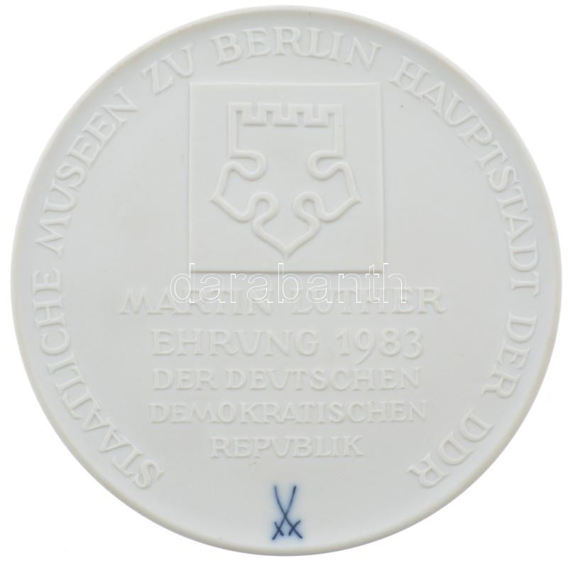 NDK 1983. 'AZ NDK 1983-as Martin Luther kitüntetése - Az NDK fővárosa, Berlin Állami Múzeuma' meisseni porcelán plakett (101mm) T:1- GDR 1983. 'Martin Luther Ehrung 1983 der Deutschen Demokratischen Republik- Staatliche Museen zu Berlin - Image 2