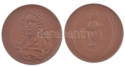 NDK: 2 db Meisseni emlékplakett: 1976 Hochstift Meissen, Joh. David Köhler 1684-1755. terrakotta. 80 mm. T: 1- / GDR 2 Meissen terracotta plaque 80 mm