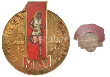 1948. Románia 'Brigadier - Al Muncii Voluntare R.P.R.' műgyantás Cu jelvény (23x26mm) + 1951. 'Crossulsă Intămpinăm Mai 1' zománcozott, aranyozott bronz jelvény (55x51mm) T:2- zománchiba