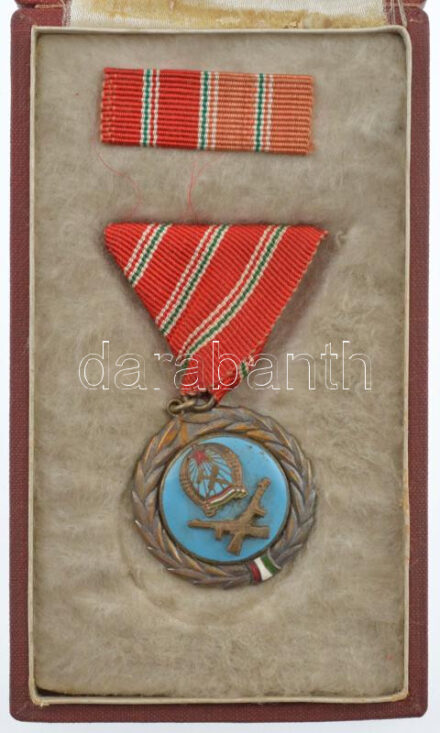 1954. 'Szolgálati Érdemérem' zománcozott kitüntetés mellszalagon, szalagsávval, eredeti tokban T:2 1954. 'Meritorious Service Medal' with enameled bronze decoration, with ribbon and miniature ribbon, in original box C:XF NMK 617.