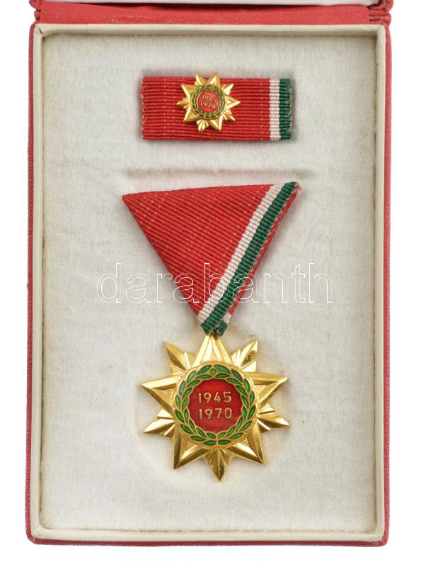 1970. 'Felszabadulási Jubileumi Emlékérem' aranyozott, zománcozott bronz kitüntetés mellszalagon, miniatűrrel, szalagsávval, eredeti tokban T:1 NMK 712.