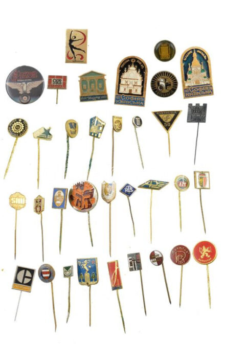 ~30db-os vegyes, főleg külföldi jelvényből álló tétel T:vegyes közte sérült