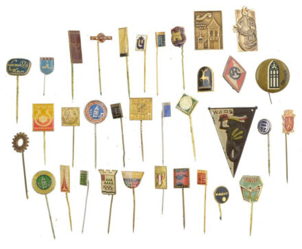 ~30db-os vegyes, főleg külföldi jelvényből álló tétel T:vegyes közte sérült