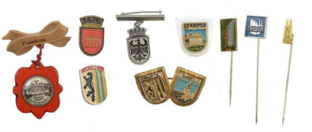 Németország 9xklf városi jelvény, benne Potsdam, Dessau, Drezda, Stassfort, Berlin, Lipcse, Suhl, Köln T:1-2 Germany 9xdiff city badges, within Potsdam, Dessau, Dresden, Stassfort, Berlin, Leipzig, Suhl, Köln C:UNC-XF