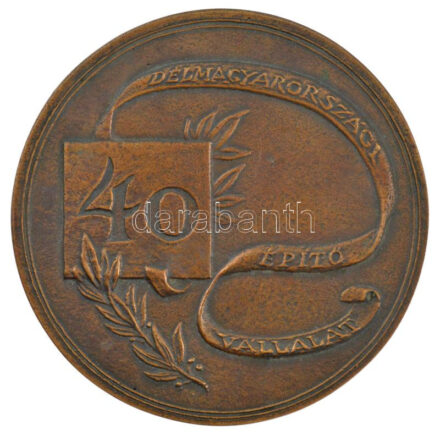 Lapis András (1942-) 1989. 'Délmagyarországi Építő Vállalat - 40 / 1949 - 1989' kétoldalas, öntött bronz plakett (93mm) T:1- patina
