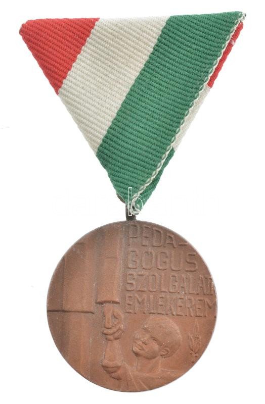 1975. 'Pedagógus Szolgálati Emlékérem 1974' bronz kitüntetés mellszalagon (34mm) T:1- NMK714