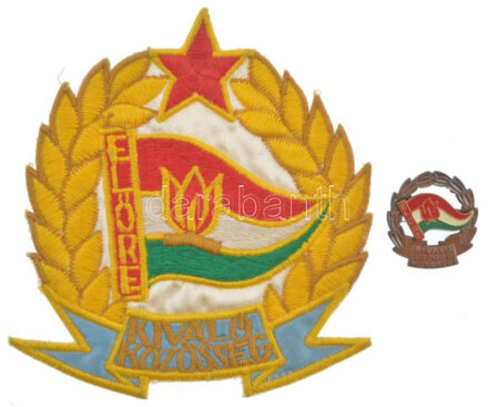 1975-1980. 'Kiváló Közösség - Előre' úttörő textil jelvény (130x122mm) + 'Kiváló Úttörő Munkáért - Előre' festett bronz úttörő jelvény (33mm) T:1