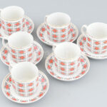 Hollóházi retro porcelán mokkás csészék aljjal 6+6 db. Matricás, jelzett, minimális kopással