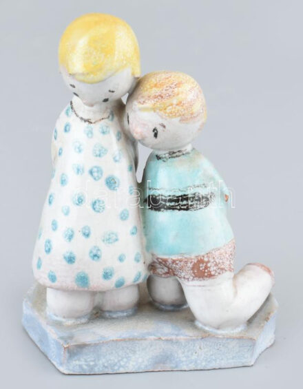 Garányiné Staindl Katalin (1922-2008): Térdeplők. Mázas kerámia, Jelzett. 9 cm