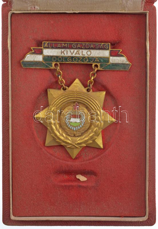 ~1960. 'Állami Gazdaság Kiváló Dolgozója' zománcozott kitüntetés, eredeti tokban T:1-