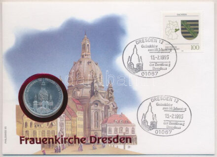 Németország 1995J 10M Ag 'Frauenkirche Drezda' érmés borítékban, bélyegzéses bélyeggel, német nyelvű ismeretővel T:1 patina Germany 1995J 10 Mark Ag 'Frauenkirche Dresden' in envelope with stamp and cancellaltion, information sheet in