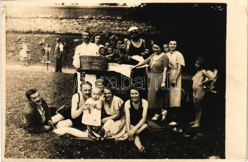 1934 Győr, Duna parti strand, család. photo (12,6 x 8,3 cm)