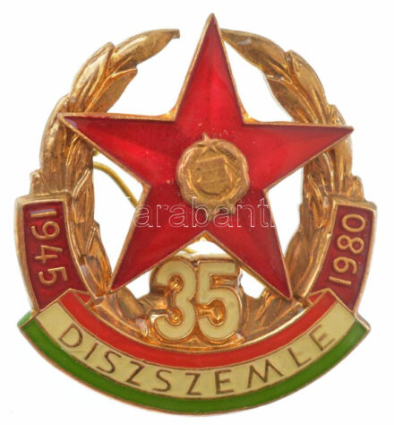 1980. '35. Díszszemle - 1945-1980' a Magyar Néphadsereg aranyozott, részben zománcozott fém részvételi jelvénye (36x32) T:1