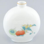 Japán porcelán váza. Kézzel festett, jelzett, hibátlan. 10 cm