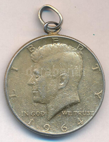 Amerikai Egyesült Államok 1964. 1/2$ Ag 'Kennedy' aranyozba, füllel, függesztőkarikával T:2- patina USA 1964. 1/2 Dollar Ag 'Kennedy' gilt, with ear and ring C:VF patina Krause KM#202