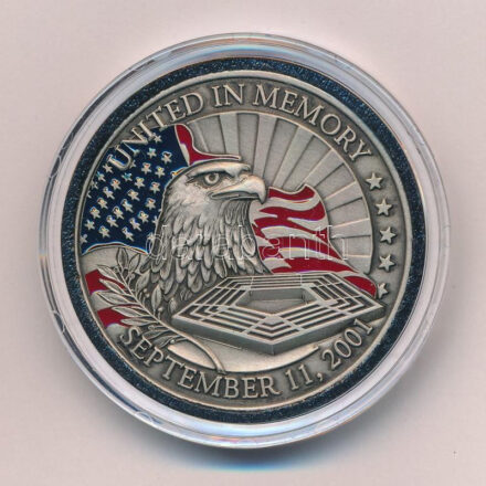 Amerikai Egyesült Államok ~2001-2002. 'United in Memory - September 11, 2001' kétoldalas, műgyantás Cu-Ni-Zn emlékérem kapszulában (45mm) T:1 USA ~2001-2002. 'United in Memory - September 11, 2001' two-sided, synthetic resin Cu-Ni-Zn