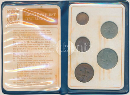 Nagy-Britannia 1968-1971. 1/2p-10P (5xklf) 'Nagy-Britannia első decimális érméi' forgalmi összeállítás kartonlapon, leírással, eredeti műanyag tokban T:1,1- patina Great Britain 1968-1971. 1/2 Penny - 10 New Pence (5xdiff) 'Britain's