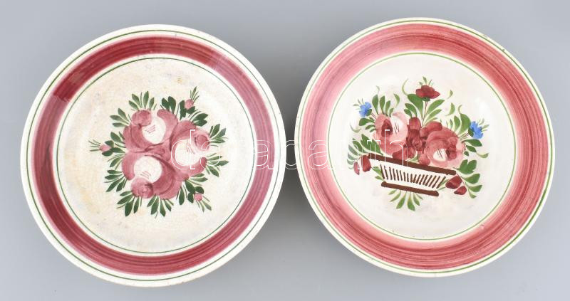 2 db régi Hollóházi fajansz tányér. Jelzett, egyik hátul erősen sérült d: 24 cm