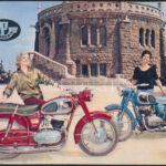 1962 Pannonia 250 m3 T6-T7 luxus motorkerékpár reklámszórólapja, hátoldalon műszaki adatokkal, sarkain ragasztónyomokkal