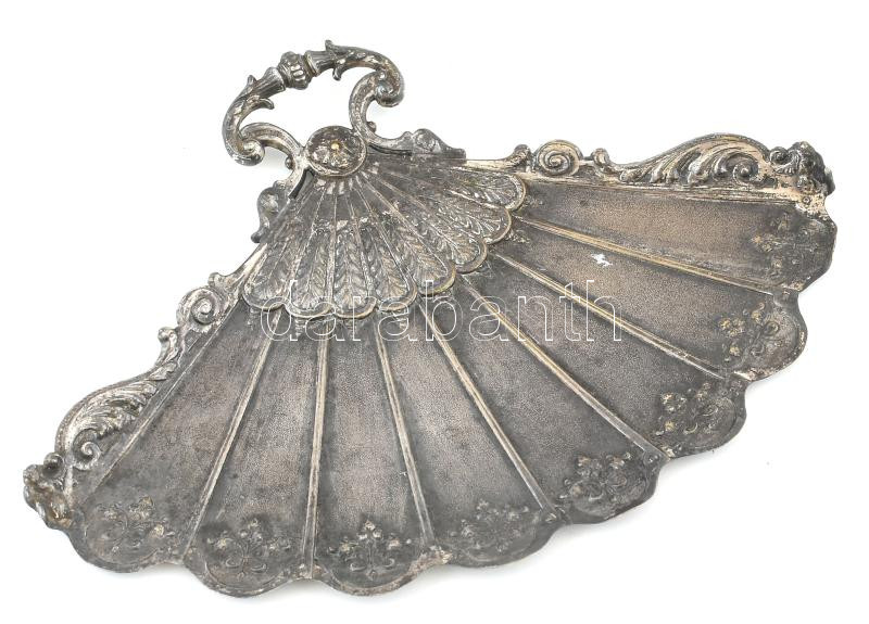 Legyező alakú tortakínáló, ezüstözött fém, jelzés nélkül, kopásokkal, 24,5x18,5cm