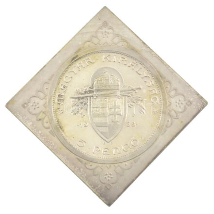 1938. 5P csegely Ag 'Szent István halálának 900. évfordulója' utánveret U.P. jelzéssel, modern mágneses dísztokban (50,05g/45mm) T:1- (P) patina / Hungary 1938. 5 Pengő klippe Ag '900th Anniversary - Death of Saint Stephen' restrike with