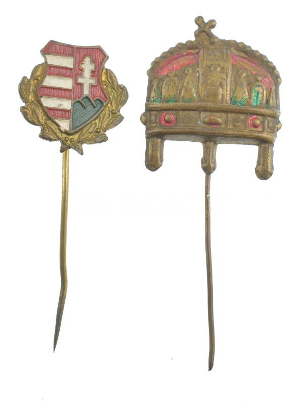 ~1980-1990. 'Szent Korona' (20x22mm) és 'Címer' (15mm) festett réz kitűző T:1- festés kopott