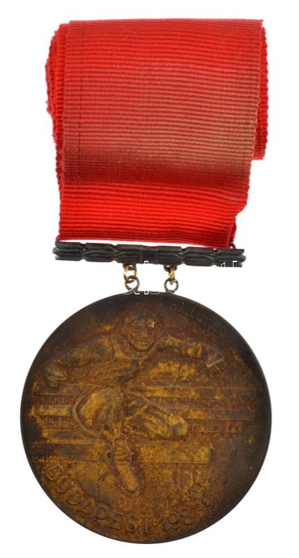 Gáll Gyula (1939-) 1983. 'Budapest 1983 / XIV. Fedettpályás Atlétikai Európa Bajnokság' bronz díjérem szalagon, eredeti tokban (60mm) T:2 patina