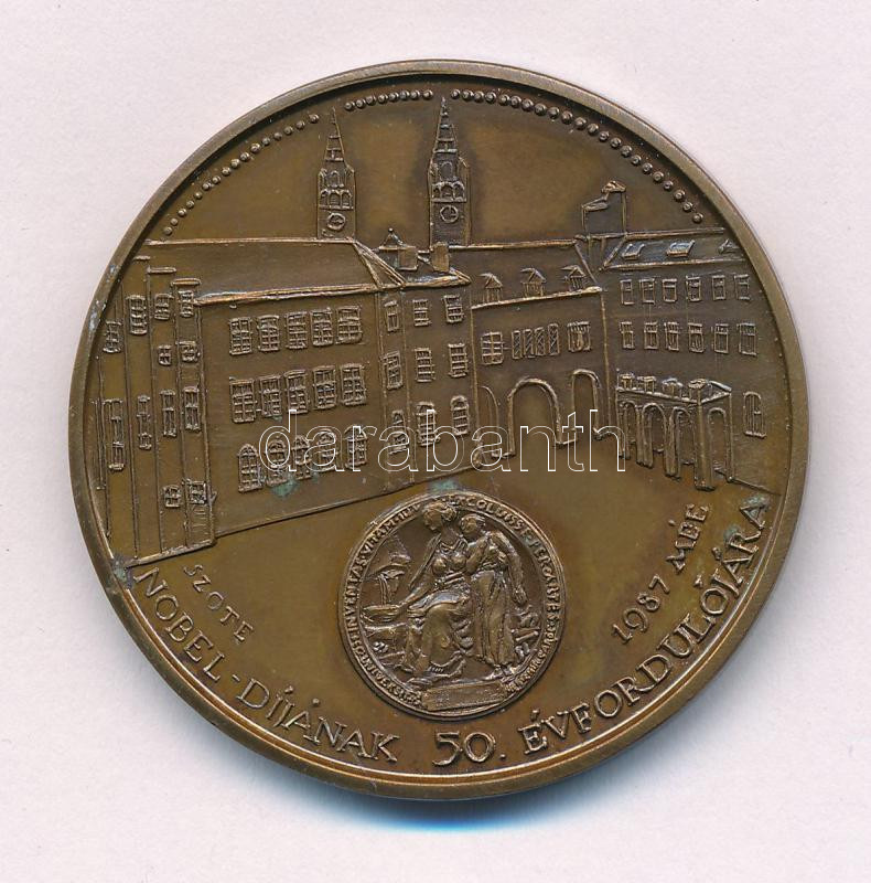 Lapis András (1942-) 1987. 'Szent-Györgyi Albert 1893-1986 / Szote - Nobel-díjának 50. évfordulójára - MÉE' bronz emlékérem (42mm) T:1- - Image 2