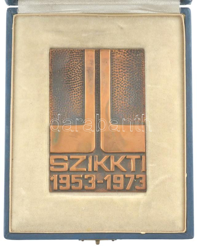 1973. 'SZIKKTI 1953-1973' Szilikátipari Központi Kutató Tervező Intézet öntött bronz emlékérme eredeti dobozban (94x62mm) T:1- patina