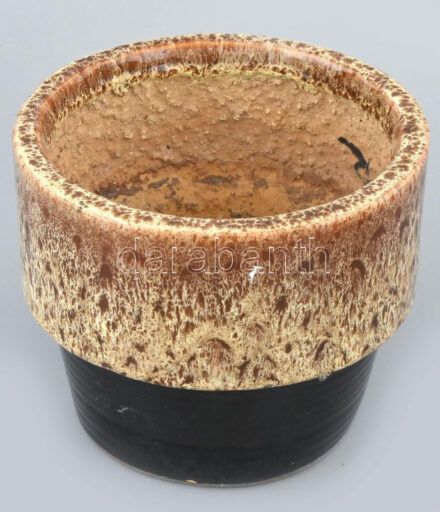 Jelzés nélkül (Fürtös???): Kaspó, pirogránit, kis kopásokkal, mázlepattanással. m: 14,5 cm