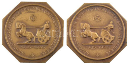 Martinelli Jenő (1886-1949) 1935. 'Az Angol-Magyar Bank Tisztviselőinek Sportegyesülete 1905-1935 / 1939. I. hely' 2db nyolcszögletű bronz díjplakett 'LUDVIG BP' gyártói jelzéssel, egyik '1938 I.' gravírozással a hátoldalon (43,5mm)