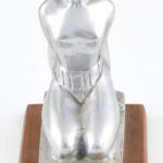 Mann Ferenc: Kleopátra. Fém szobor, fa talapzaton. Jelzett (Mann Ferenc, Budapest), m: 14 cm - Image 2