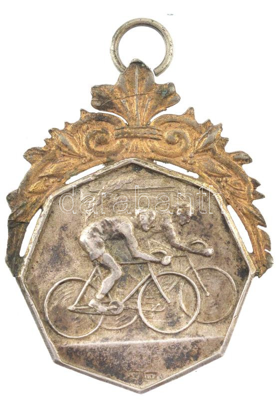 ~1920. kétoldalas, jelzetlen Ag kerékpáros díjérem 'HP' beütésekkel, bronz díszítménnyel, füllel (br.18,41g/39mm) T:2 patina