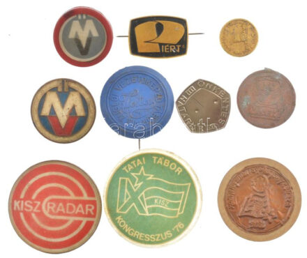 10xklf vegyes magyar szocialista műanyag, fém és műgyantás fém jelvény közte 'Szerszámgépgyár Ifjúsági Napok 1976', 'IX KISZ Kongresszus '76' T:2-3- közte hiányzó függesztés, sérült tű, hiányzó rátét