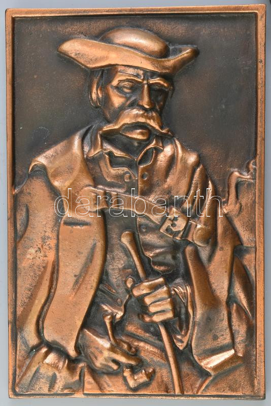 Jelzés nélkül: Pipázó juhász. Bronzírozott fém dombormű, falikép, 27x17 cm
