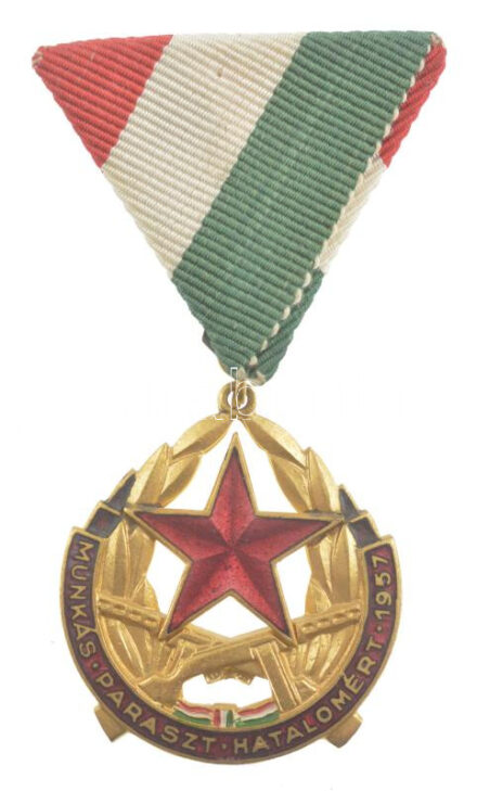 1957. 'Munkás-Paraszt Hatalomért Emlékérem' aranyozott, zománcozott bronz kitüntetés mellszalagon T:1- NMK 700.
