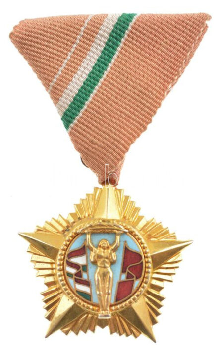 1984. 'Április Negyedike Érdemrend' aranyozott, zománcozott bronz kitüntetés nem saját mellszalaggal T:1- / Hungary 1984. 'Order of Merit of April Fourth' gilt, enamelled bronze decoration with not own ribbon C:AU NMK 720.