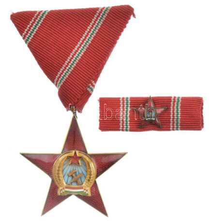 1949. 'A Magyar Népköztársasági Érdemérem arany fokozata' aranyozott, zománcozott bronz kitüntetés mellszalagon, miniatűrrel és szalagsávval T:2 zománchiba NMK 534.