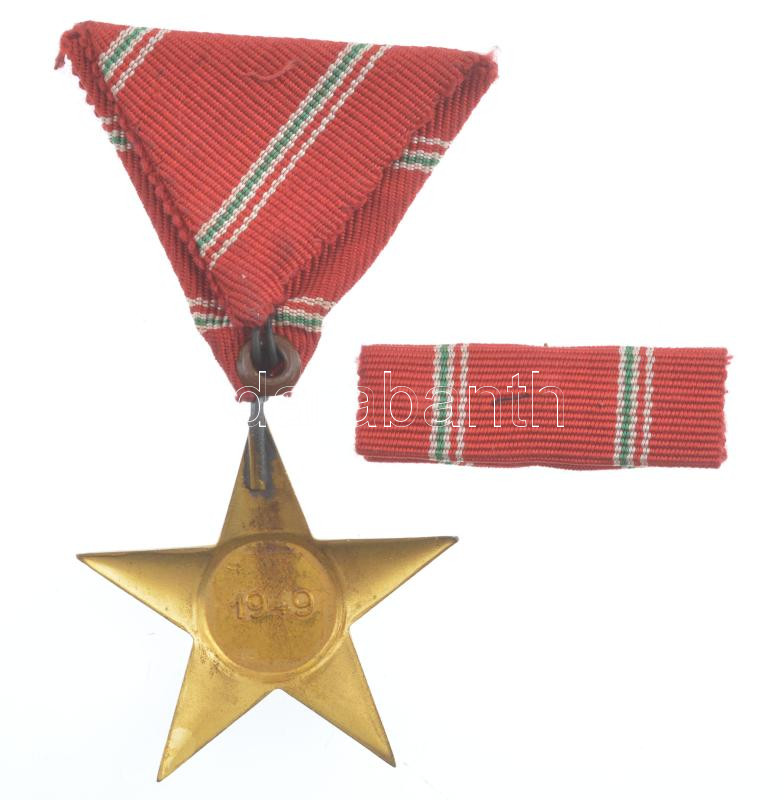 1949. 'A Magyar Népköztársasági Érdemérem arany fokozata' aranyozott, zománcozott bronz kitüntetés mellszalagon, miniatűrrel és szalagsávval T:2 zománchiba NMK 534. - Image 2