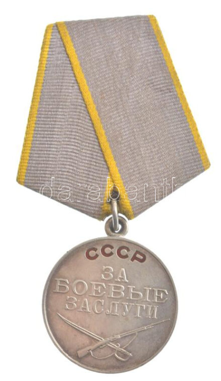 Szovjetunió 1938. 'Katonai érdemekért' fém kitüntetés mellszalagon T:2 Soviet Union 1938. 'For Battle Merit' metal medallion on ribbon C:XF