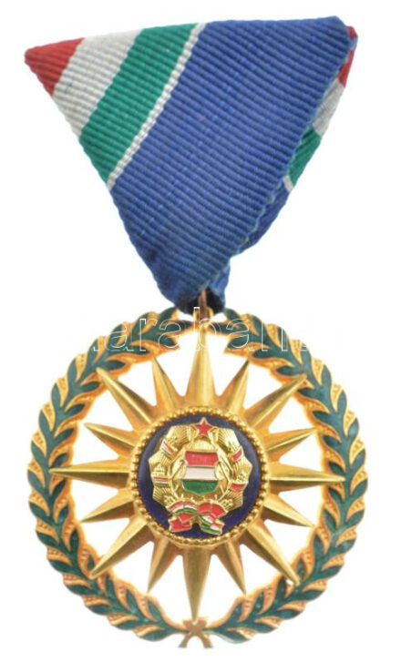 1976. 'Szocialista Magyarországért Érdemrend' aranyozott, zománcozott bronz kitüntetés nem saját mellszalaggal. Az érdemrend jelvényét Csucs Viktória (1934-1993) tervezte. T:1 / Hungary 1976. 'Order of Merit for the Socialist Hungary'