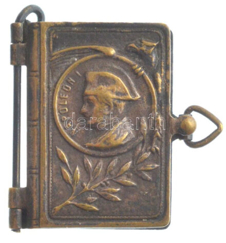 Franciaország ~1900. 'Napóleon medál' fém, könyv alakú, szétnyitható medál, belsejében a Napóleoni háborúkat ábrázoló miniatűr képekkel (22x17mm) T:2 France ~1900. 'Napoleon pendant' metal, book-shaped, opening pendant, with