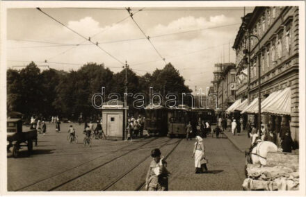 Helsinki, Helsingfors; Esplanadinkatu / Esplanadgatan / street view, tram